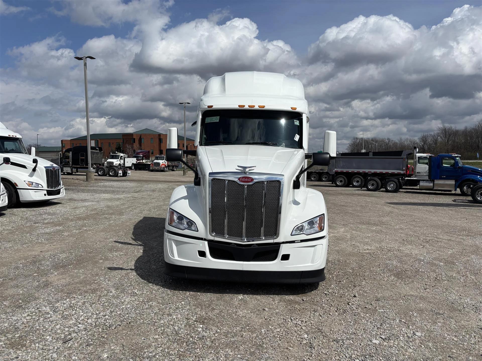 2027 Peterbilt 579 in Canton, OH — photo 2