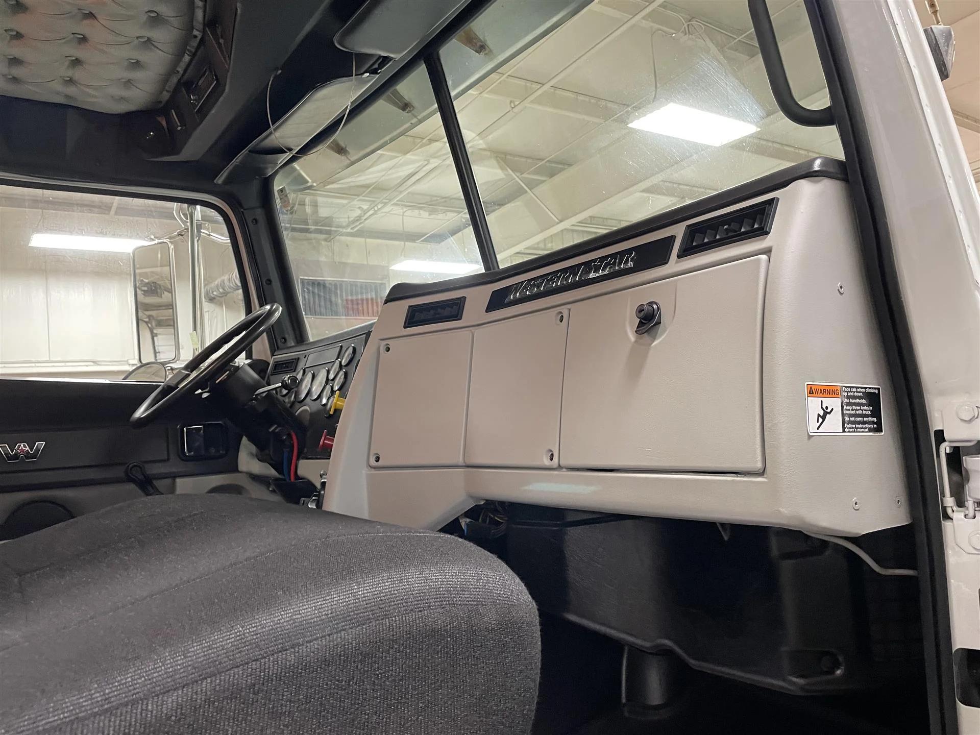 2013 Western Star 4700 in Marshfield, WI — photo 4