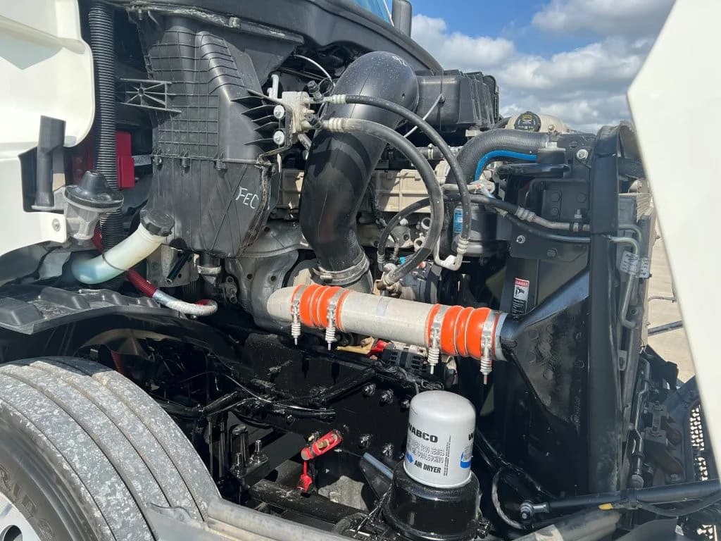 2021 Freightliner Cascadia in Dayton, OH — photo 10