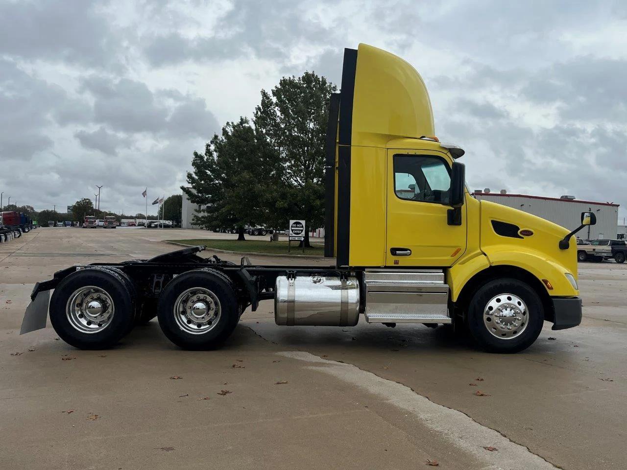 2021 Peterbilt 579 in Springfield, MO — photo 6