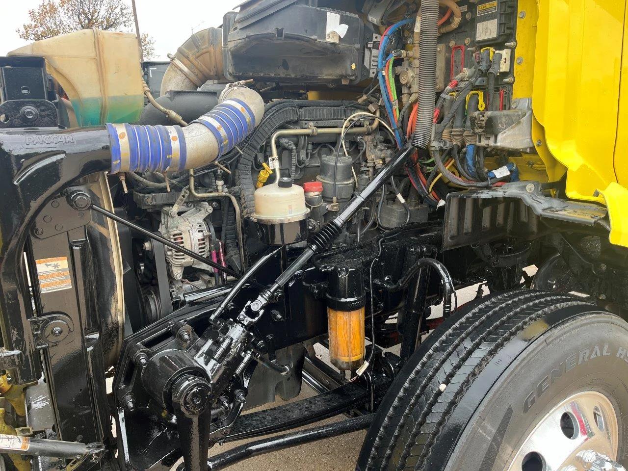 2021 Peterbilt 579 in Springfield, MO — photo 9