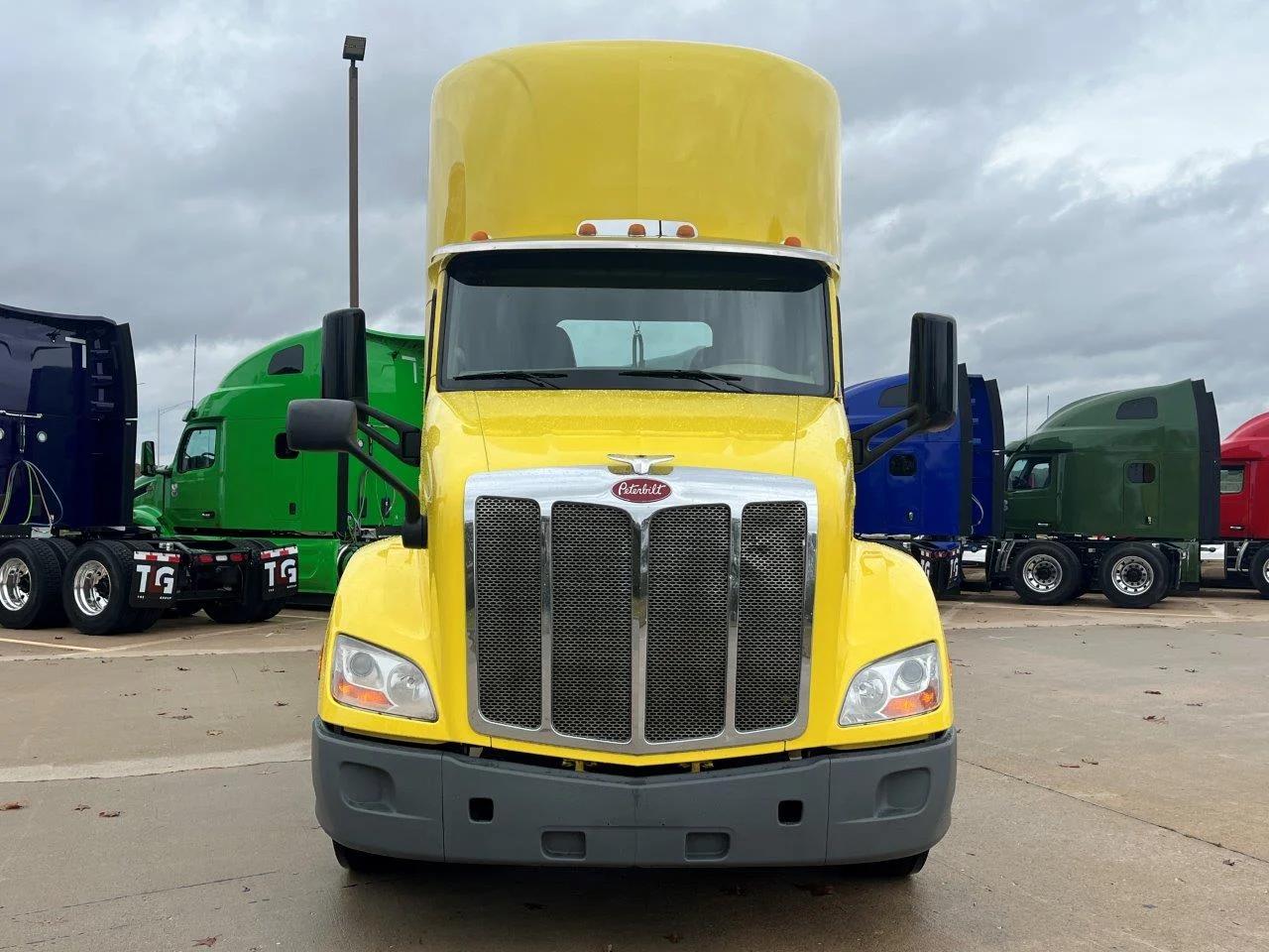 2021 Peterbilt 579 in Springfield, MO — photo 8