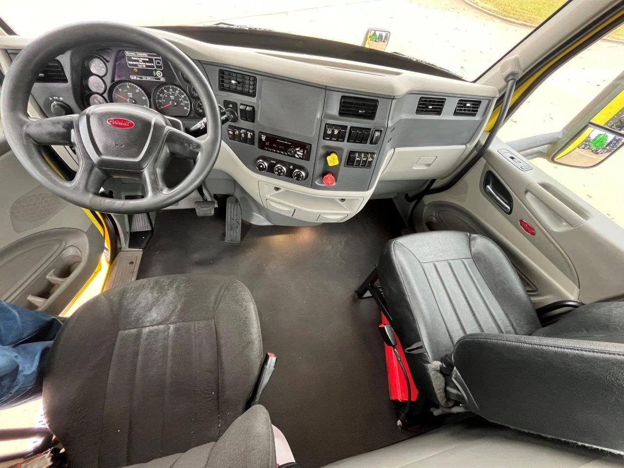 2021 Peterbilt 579 in Springfield, MO — photo 12