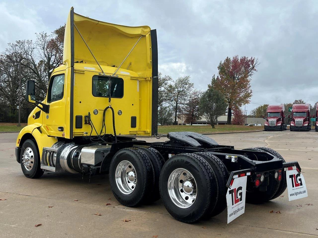 2021 Peterbilt 579 in Springfield, MO — photo 3