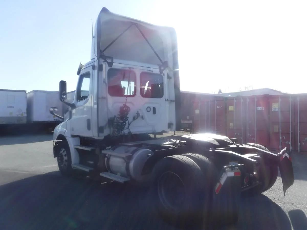 2019 Freightliner Cascadia in Springfield, MA — photo 6