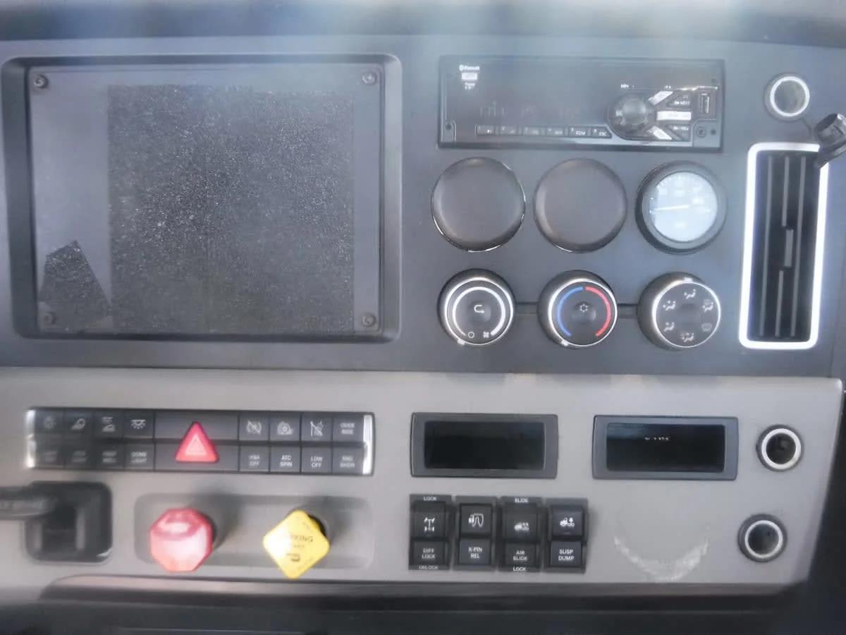 2019 Freightliner Cascadia in Springfield, MA — photo 12