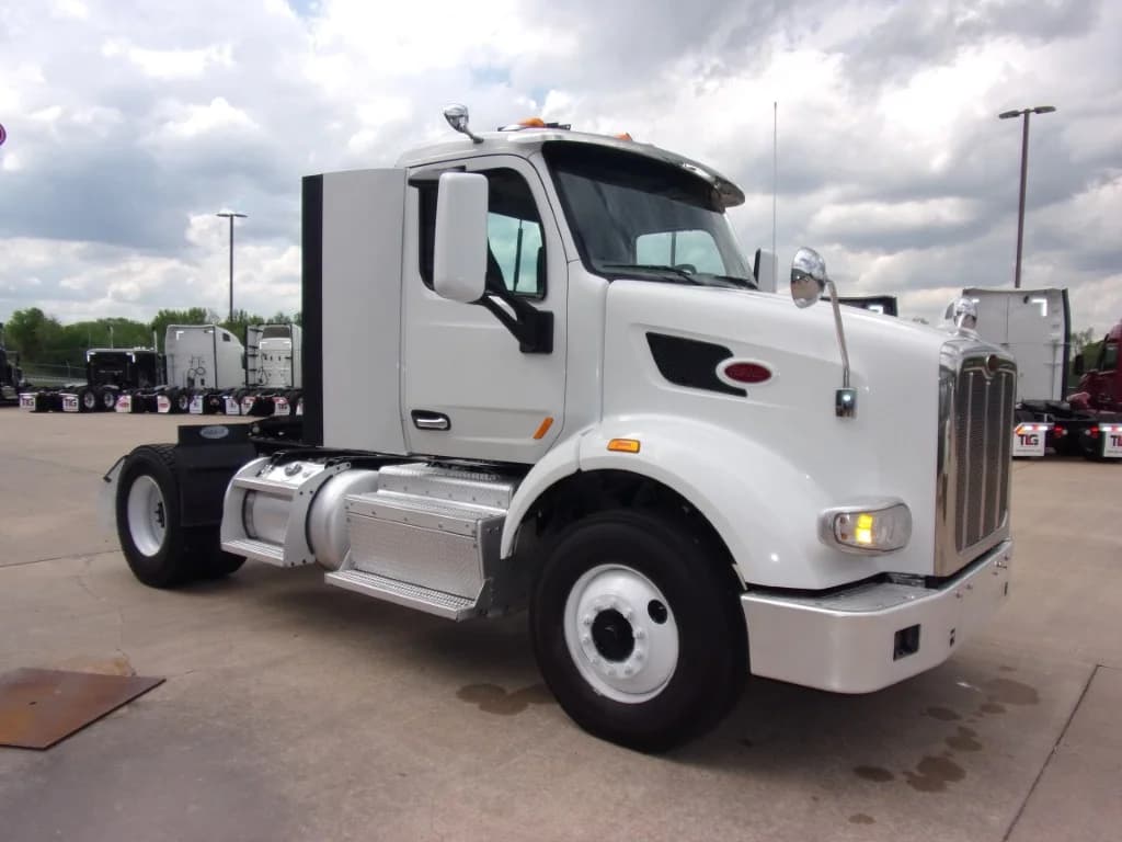 2020 Peterbilt 567 in Fort Smith, AR — photo 3