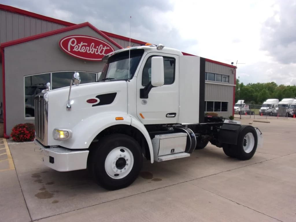2020 Peterbilt 567 in Fort Smith, AR