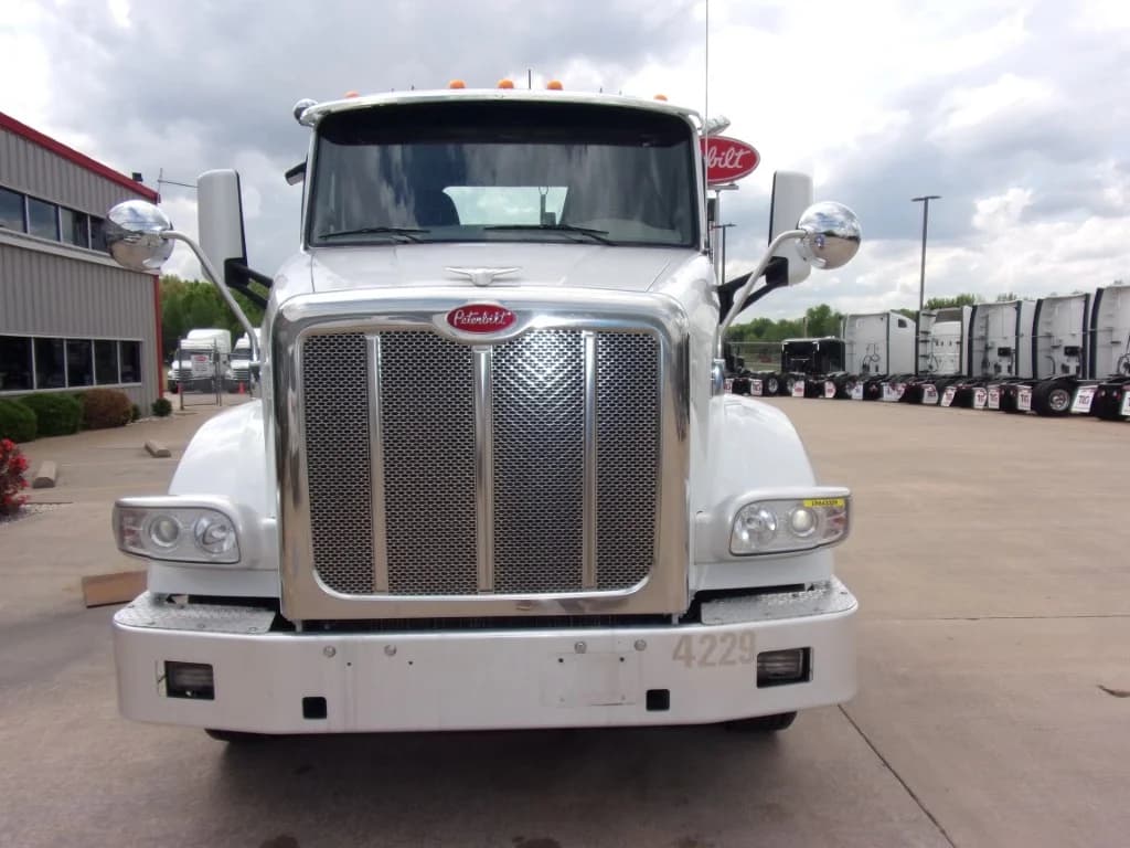 2020 Peterbilt 567 in Fort Smith, AR — photo 2