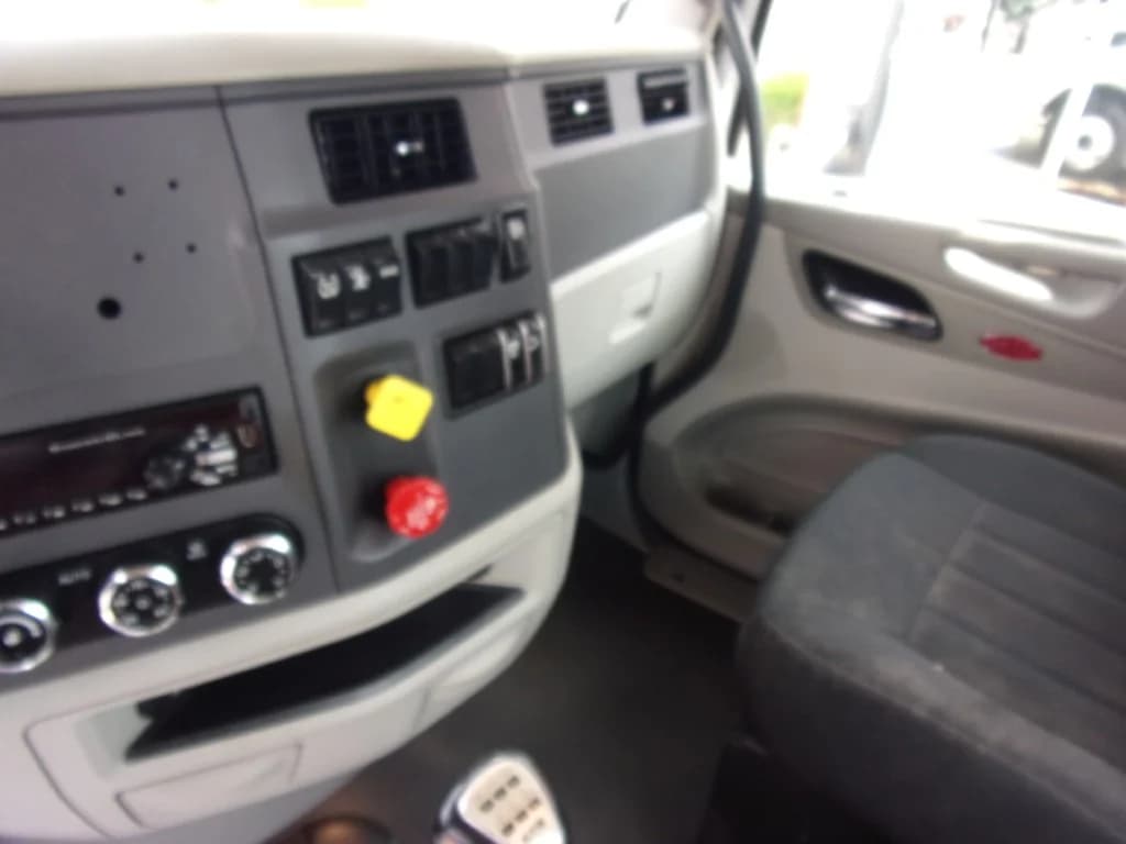 2020 Peterbilt 567 in Fort Smith, AR — photo 13