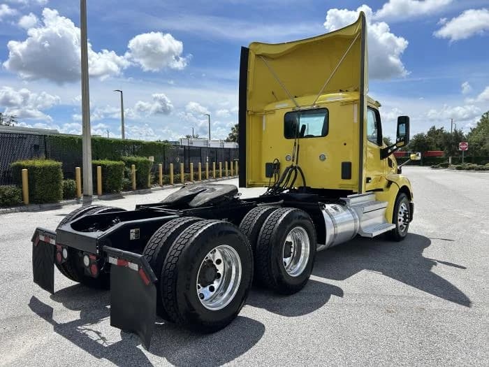 2021 Peterbilt 579 in Orlando, FL — photo 5