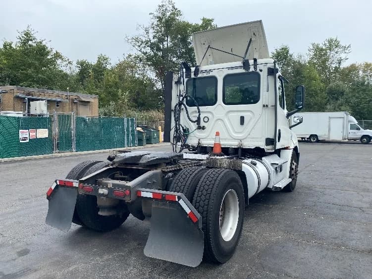 2020 Freightliner Cascadia in Parsippany, NJ — photo 7