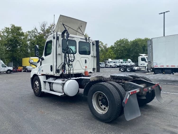 2020 Freightliner Cascadia in Parsippany, NJ — photo 5