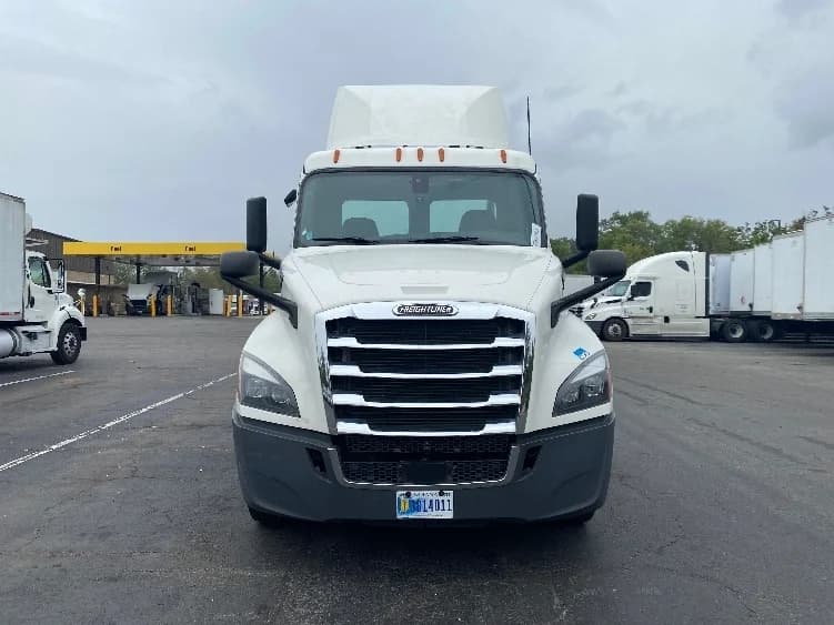 2020 Freightliner Cascadia in Parsippany, NJ — photo 2
