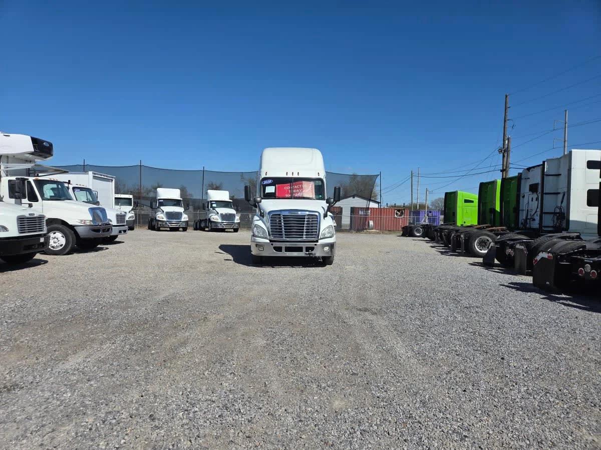 2019 Freightliner Cascadia in St. Rose, LA — photo 2