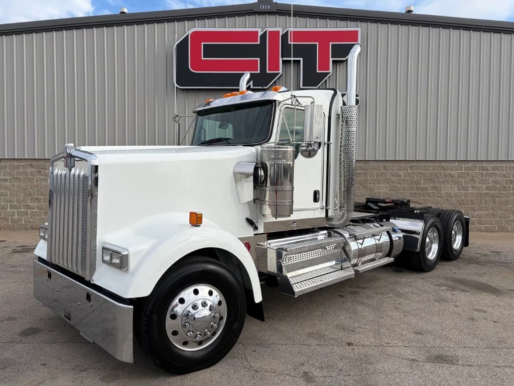 2027 Kenworth W900 in Morton, IL