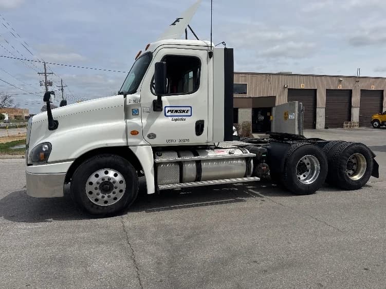 2019 Freightliner Cascadia in Omaha, NE — photo 4