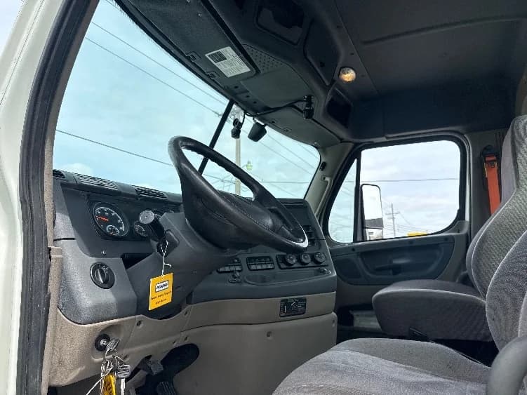2019 Freightliner Cascadia in Omaha, NE — photo 9