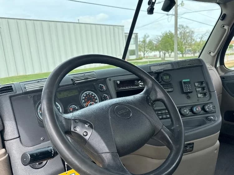 2019 Freightliner Cascadia in Omaha, NE — photo 10