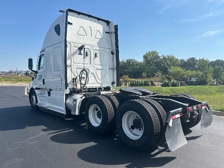 2023 Freightliner Cascadia in Wichita, KS — photo 5