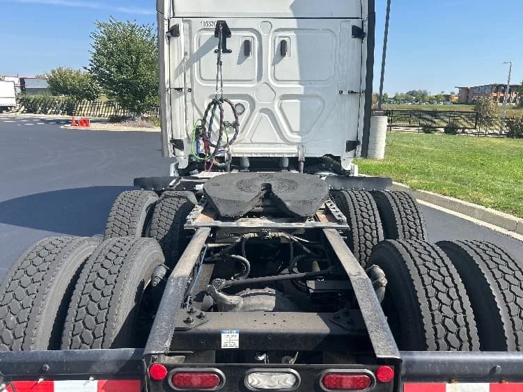 2023 Freightliner Cascadia in Wichita, KS — photo 6