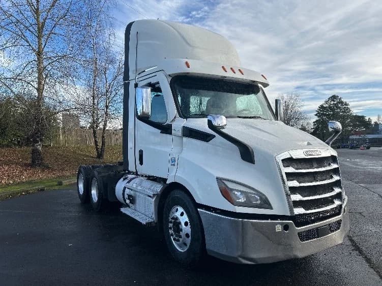 2021 Freightliner Cascadia in Clackamas, OR