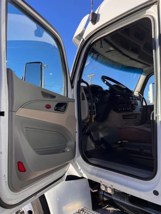 2022 Peterbilt 579 in Albuquerque, NM — photo 10