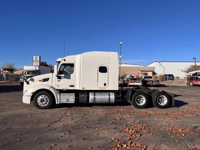 2022 Peterbilt 579 in Albuquerque, NM — photo 3