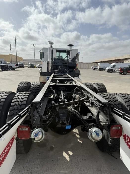 2025 Peterbilt 520 in Laredo, TX — photo 6