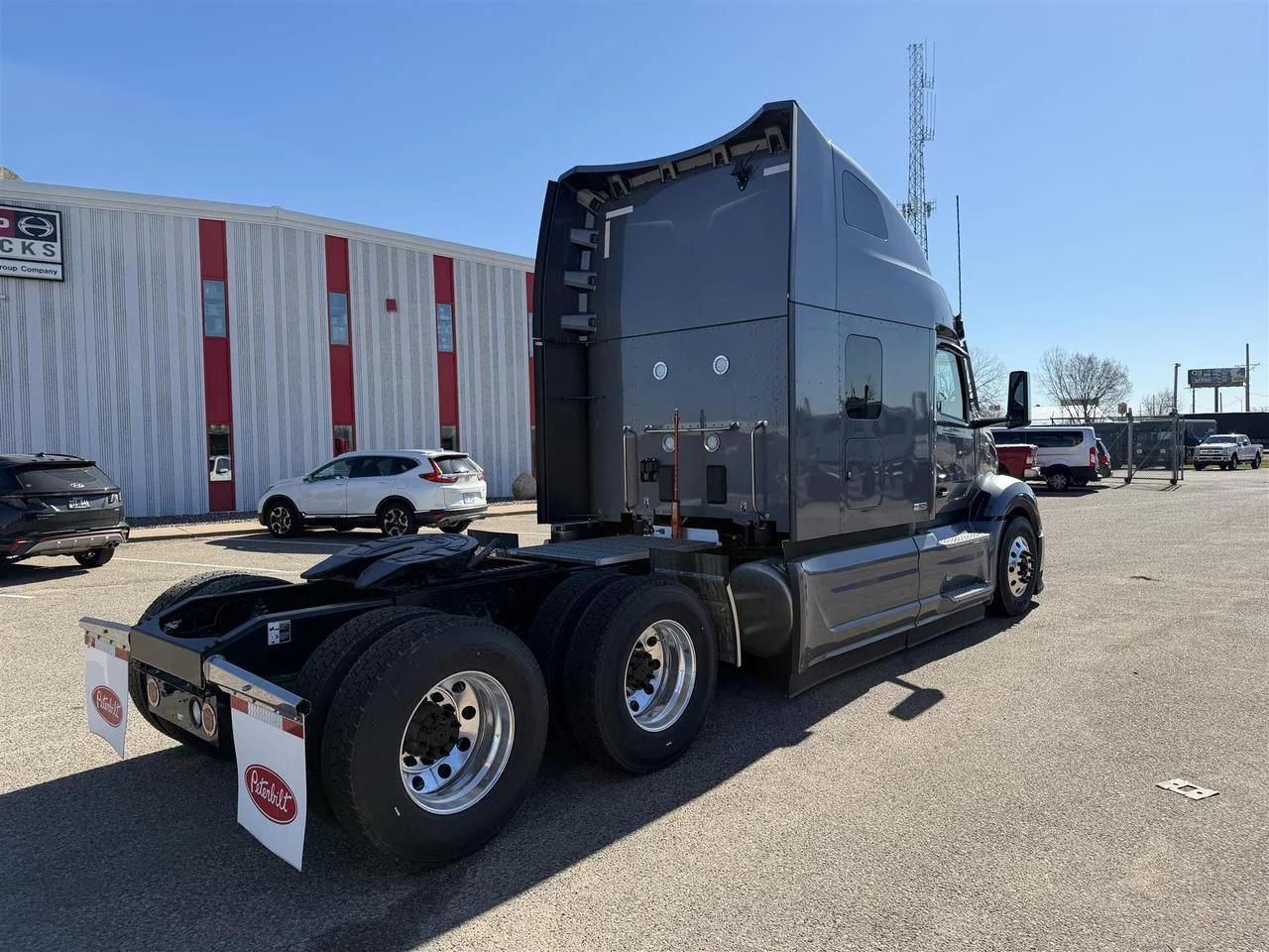2027 Peterbilt 579 in Eau Claire, WI — photo 3