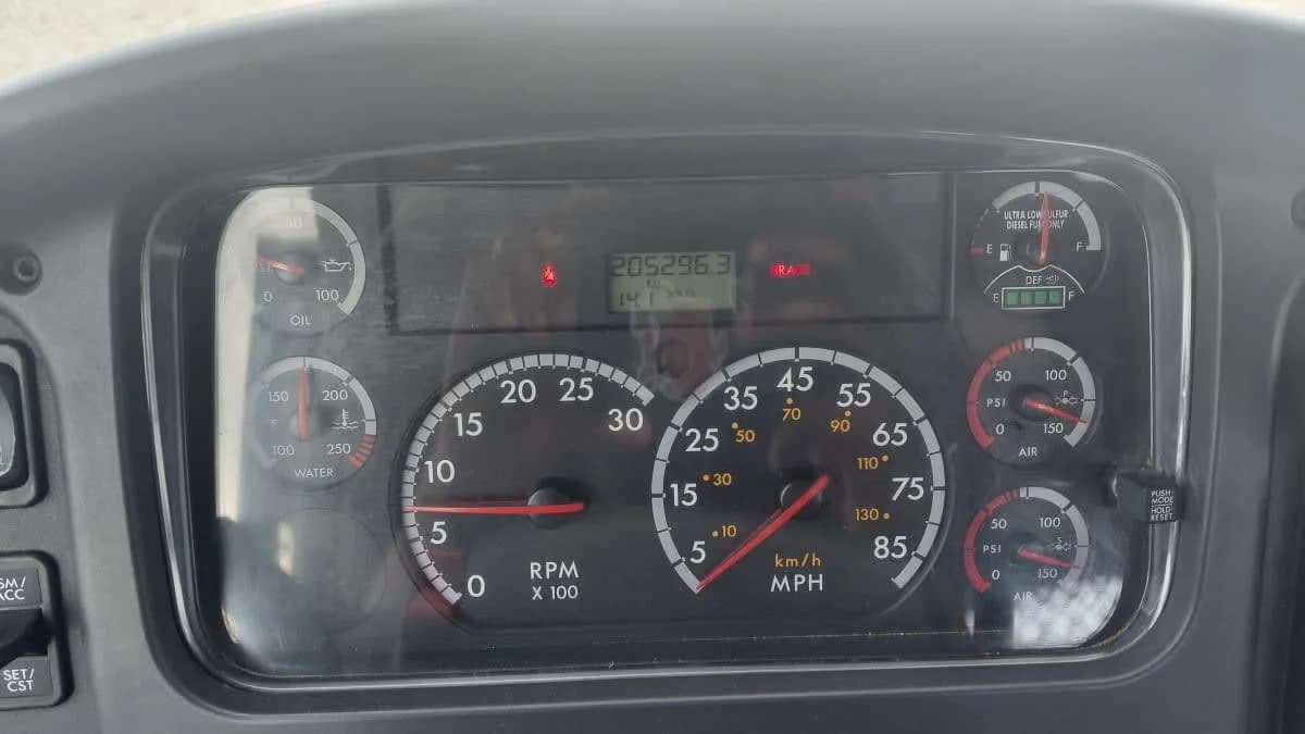 2014 Freightliner M2 106 in West Chester, OH — photo 11