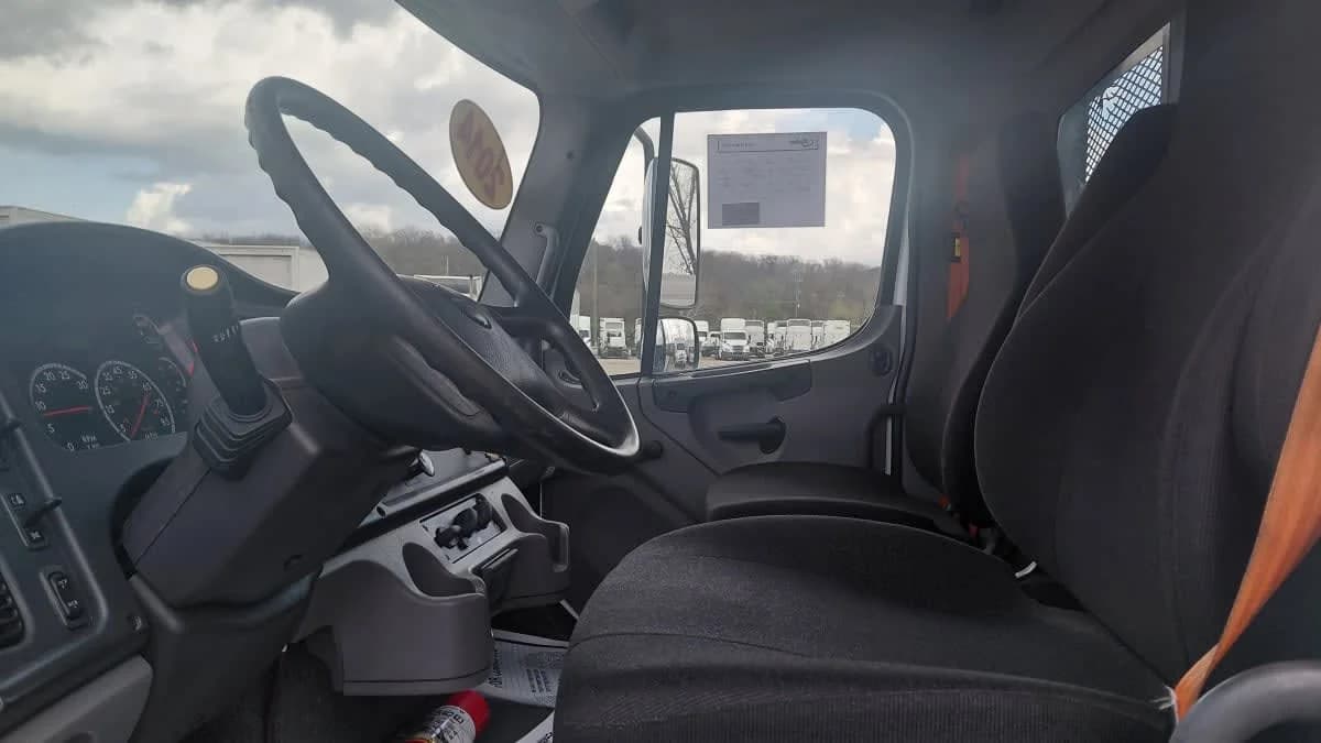 2014 Freightliner M2 106 in West Chester, OH — photo 7