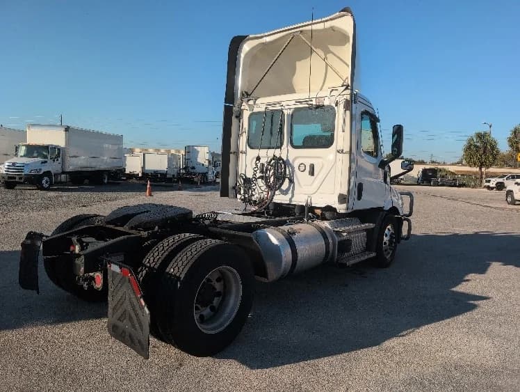 2020 Freightliner Cascadia in Ocala, FL — photo 7