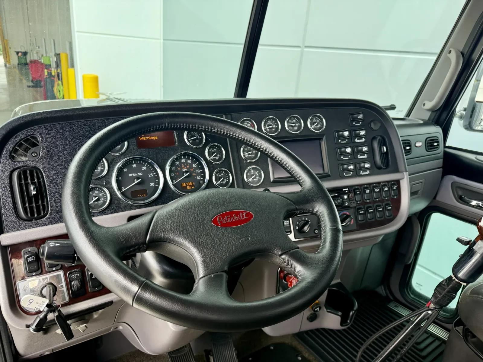 2021 Peterbilt 389 in New Lenox, IL — photo 15