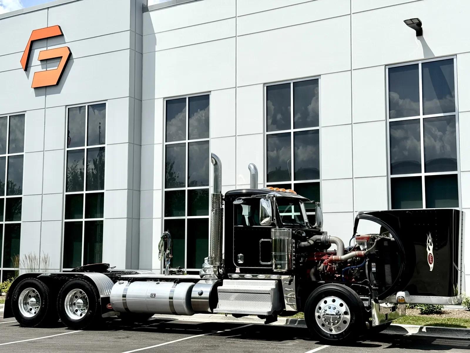 2021 Peterbilt 389 in New Lenox, IL — photo 9