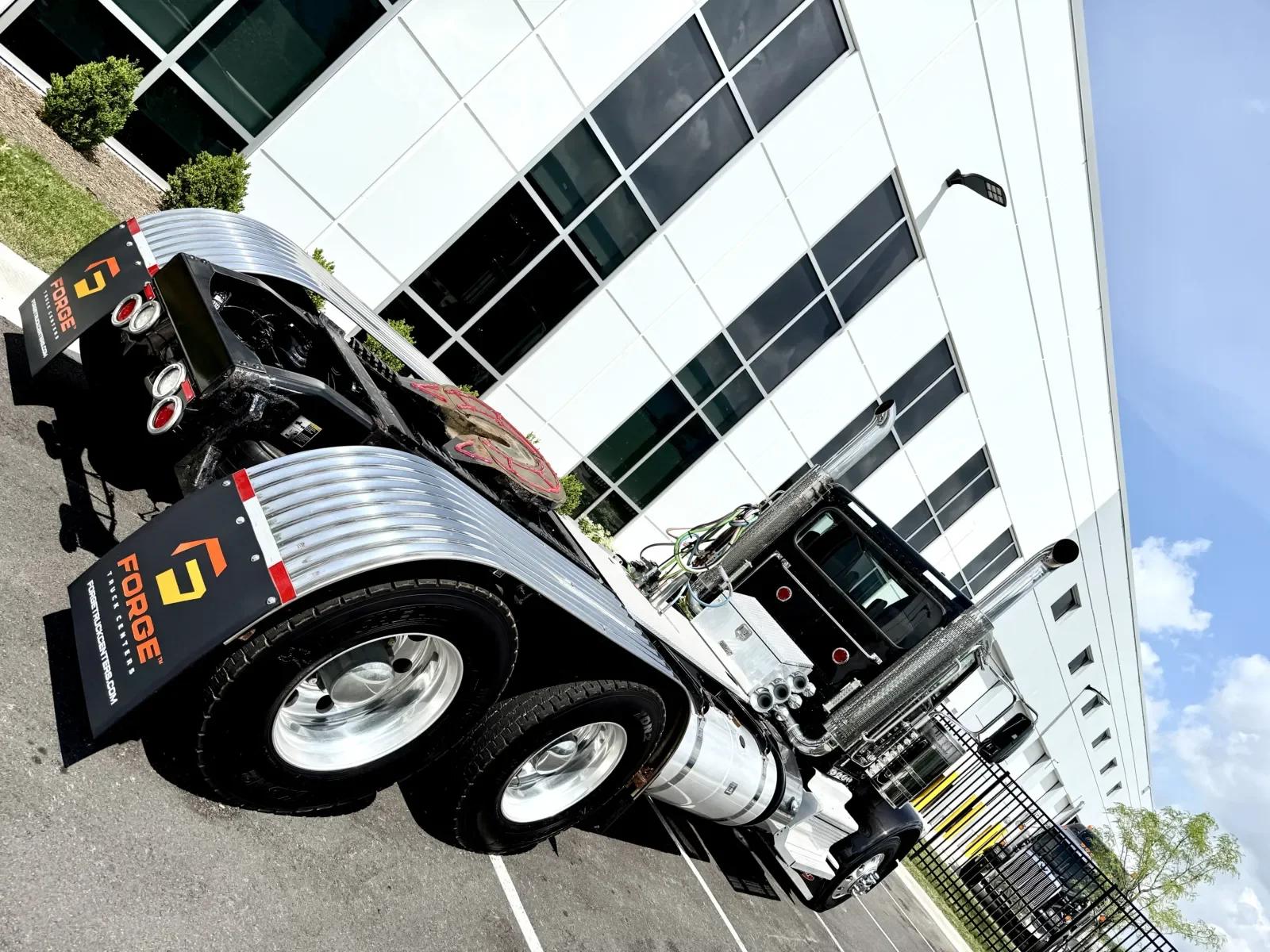 2021 Peterbilt 389 in New Lenox, IL — photo 11