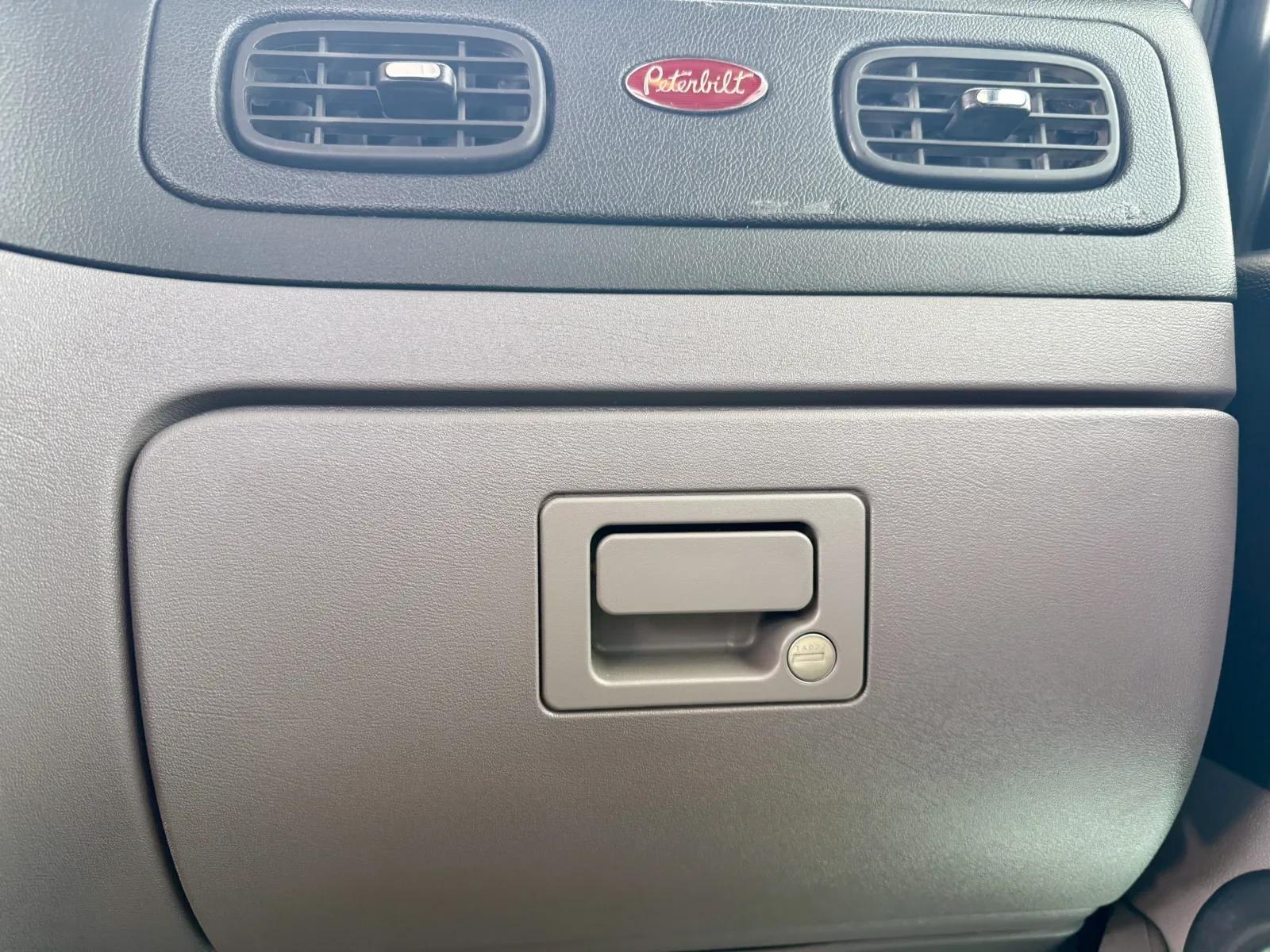 2021 Peterbilt 389 in New Lenox, IL — photo 19