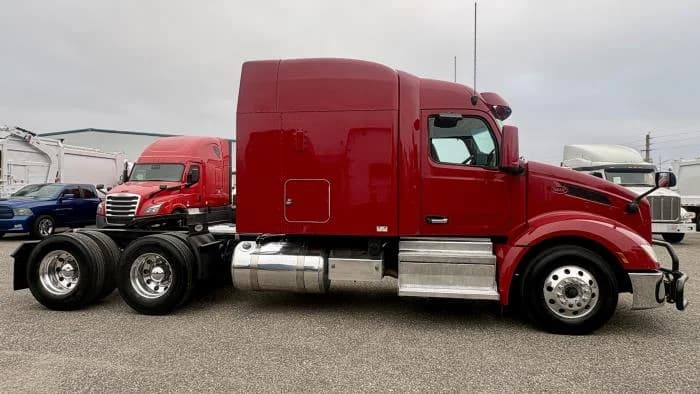 2022 Peterbilt 579 — photo 8