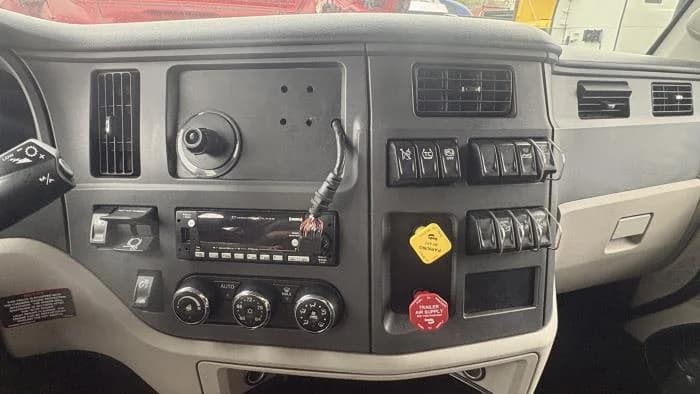 2022 Peterbilt 579 — photo 17
