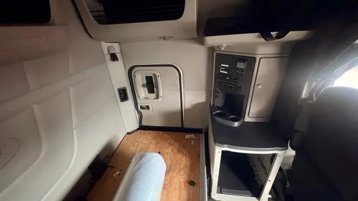 2022 Peterbilt 579 — photo 14