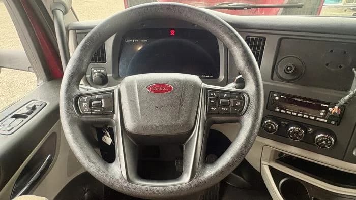 2022 Peterbilt 579 — photo 18