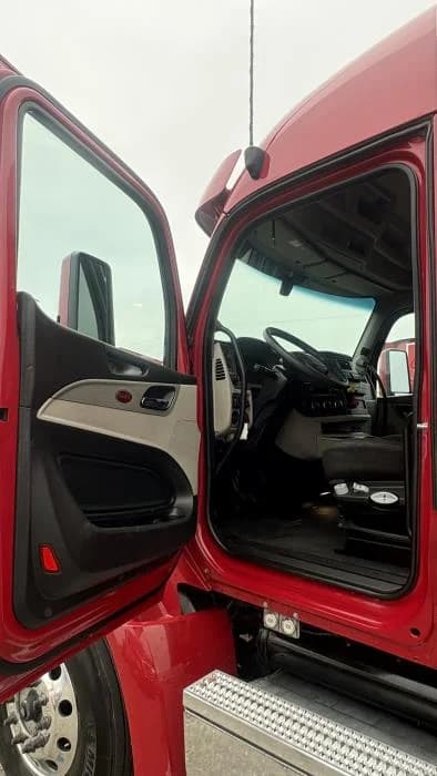 2022 Peterbilt 579 — photo 11