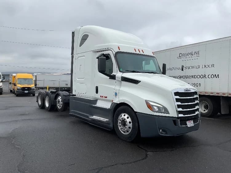 2020 Freightliner Cascadia in Clackamas, OR
