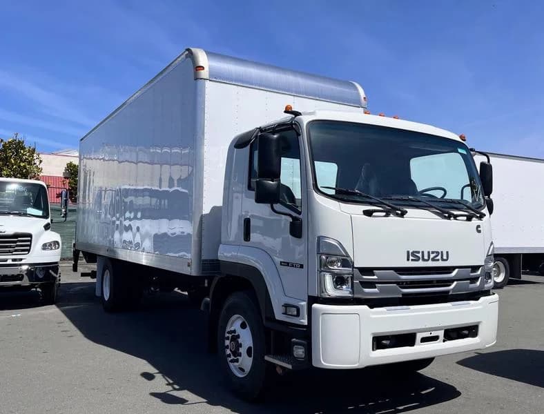 2025 Isuzu FTR in Golden Gate