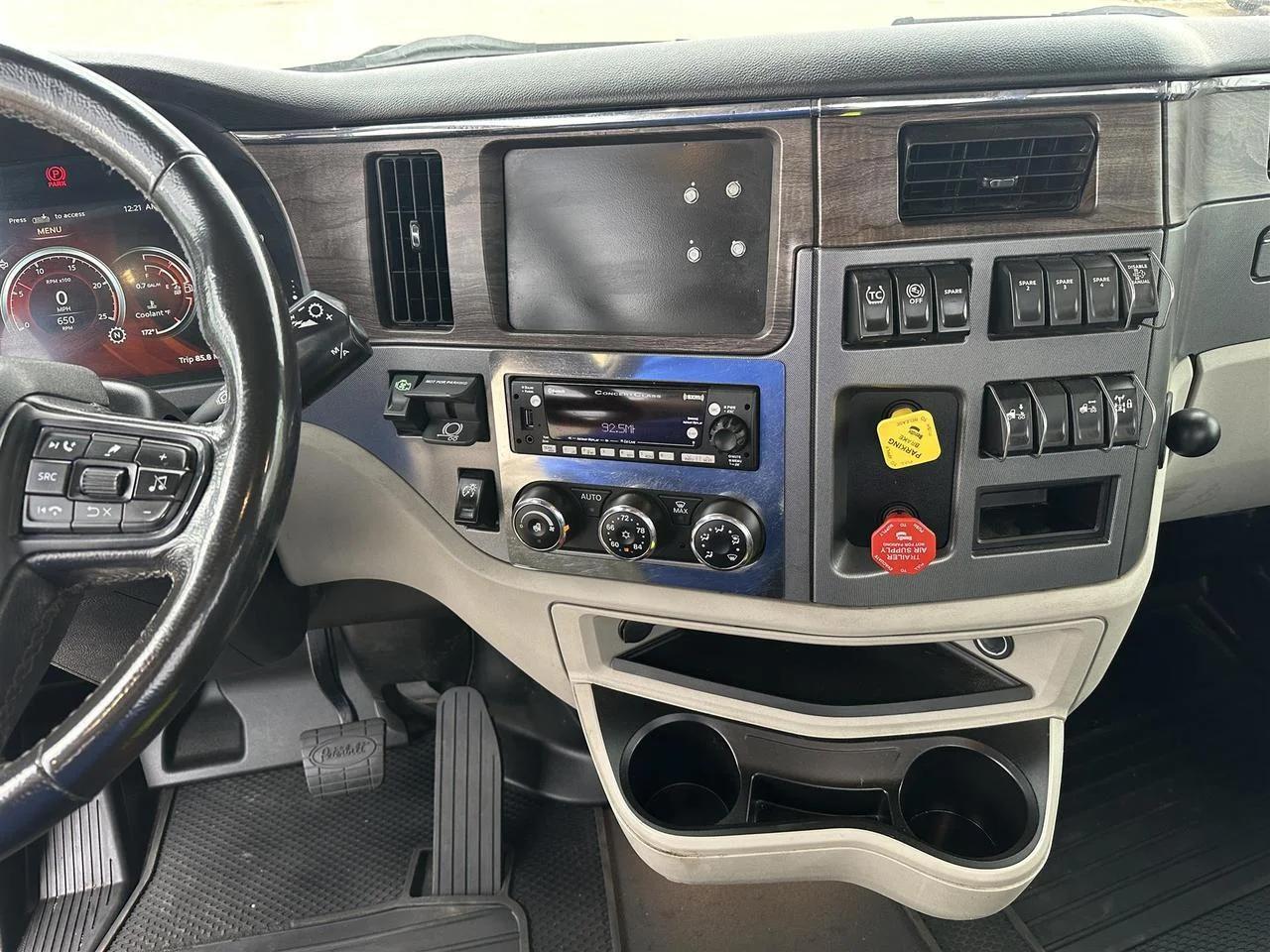 2022 Peterbilt 579 in Eau Claire, WI — photo 10