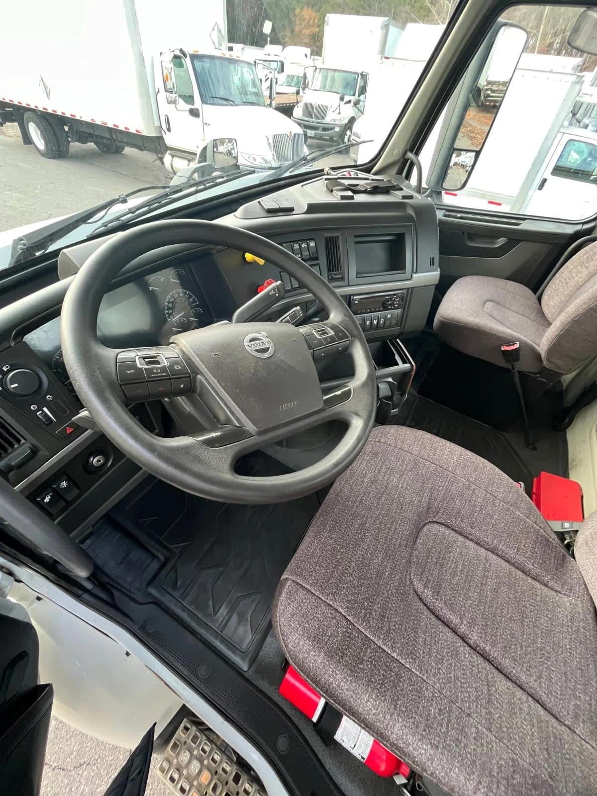 2020 Volvo VNL 860 in Ashland, VA — photo 7