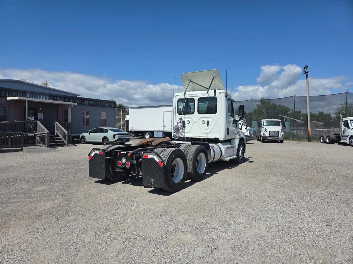 2019 Freightliner Cascadia in St. Rose, LA — photo 4