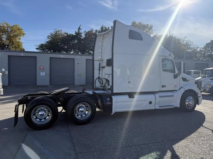 2022 Peterbilt 579 in Dallas, TX — photo 32