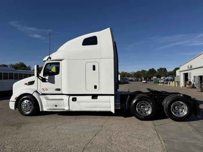 2022 Peterbilt 579 in Dallas, TX — photo 39