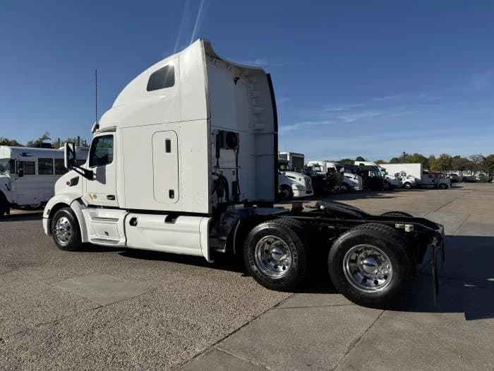 2022 Peterbilt 579 in Dallas, TX — photo 38